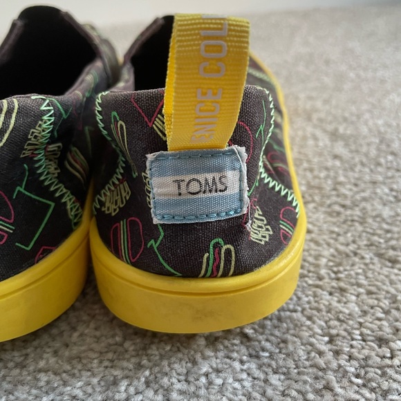 Tom’s GITD AOP Slip Ons - Picture 2 of 5